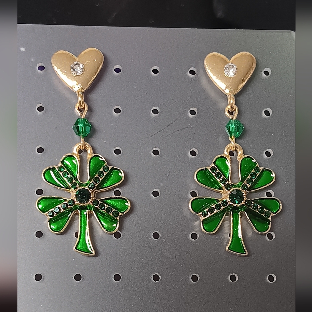 Heart Stud Clover Earrings (new)